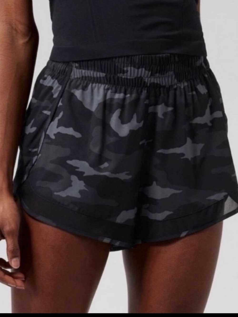 New Athleta Run Printed Mesh Racer Run 4" Black Gray Camo Workout Shorts XL